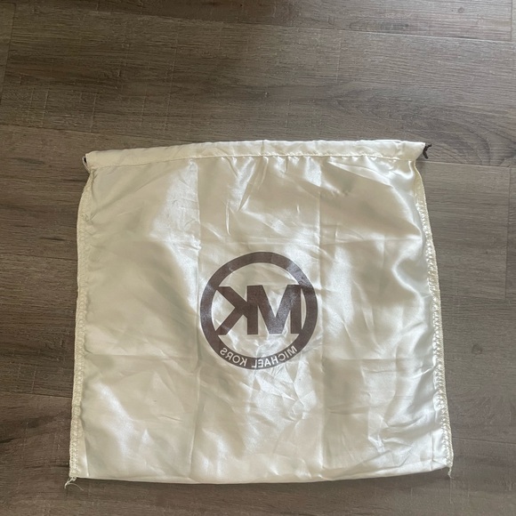 Michael Kors Saffiano purse with Dust Bag - Picture 7 of 7